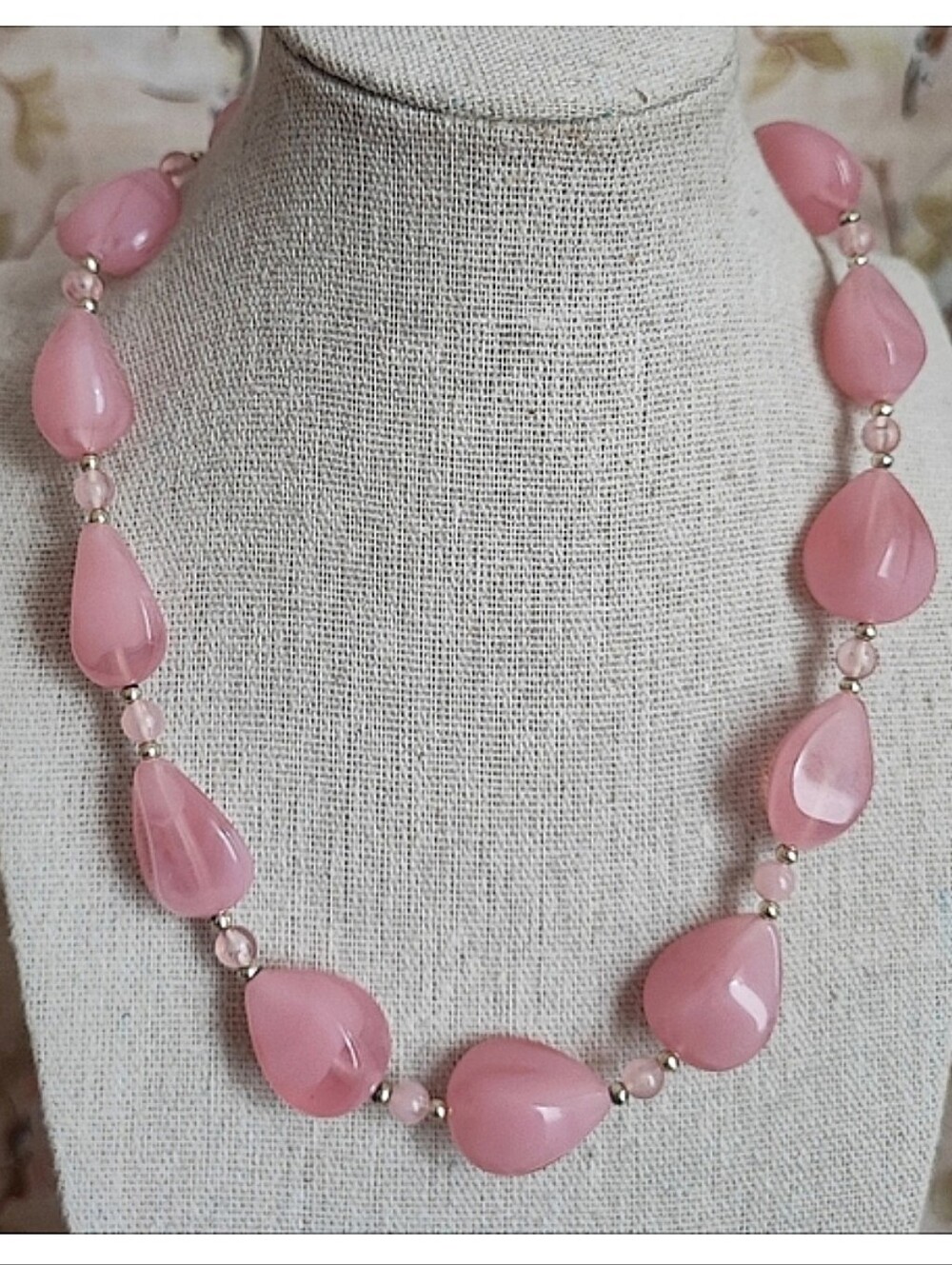 Pink Bubblegum Lucite Marbled Acrylic Teardrop Pinched Beads Vintage Necklace